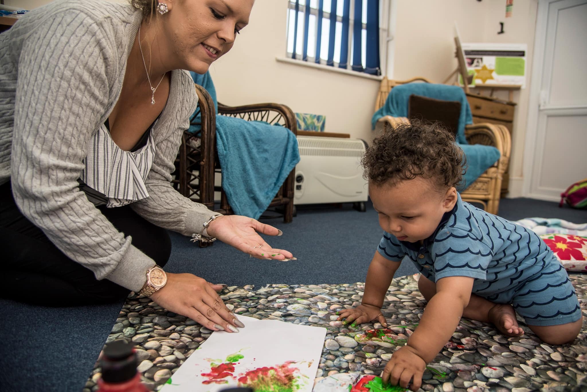 social-worker-art-therapy-for-children