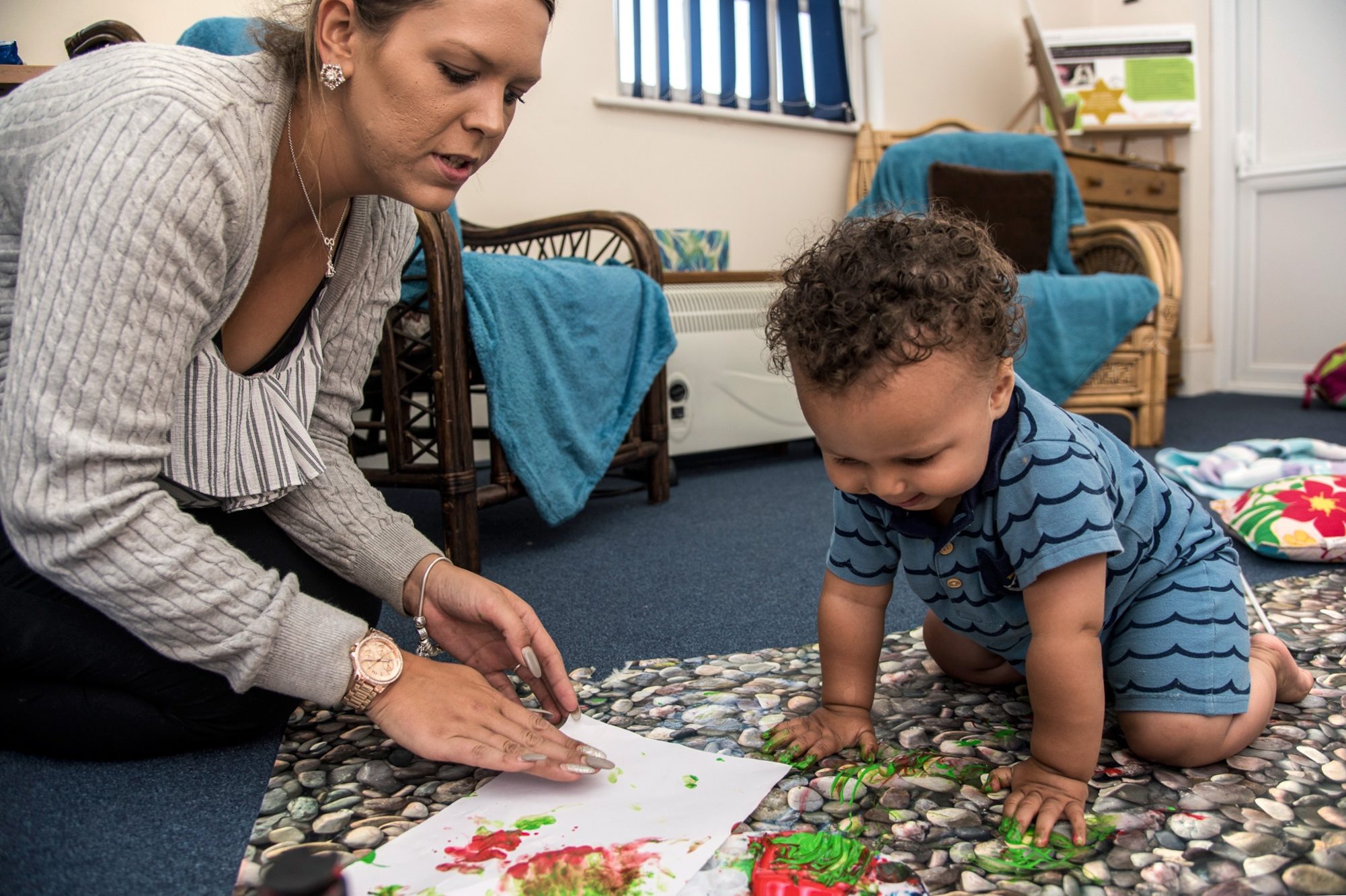 social-worker-art-therapy-for-children